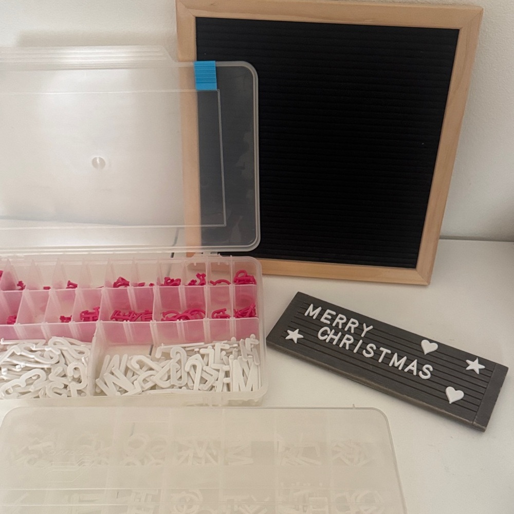 Black Felt Letter Board with Wooden Frame + Merry Christmas Message and letters
